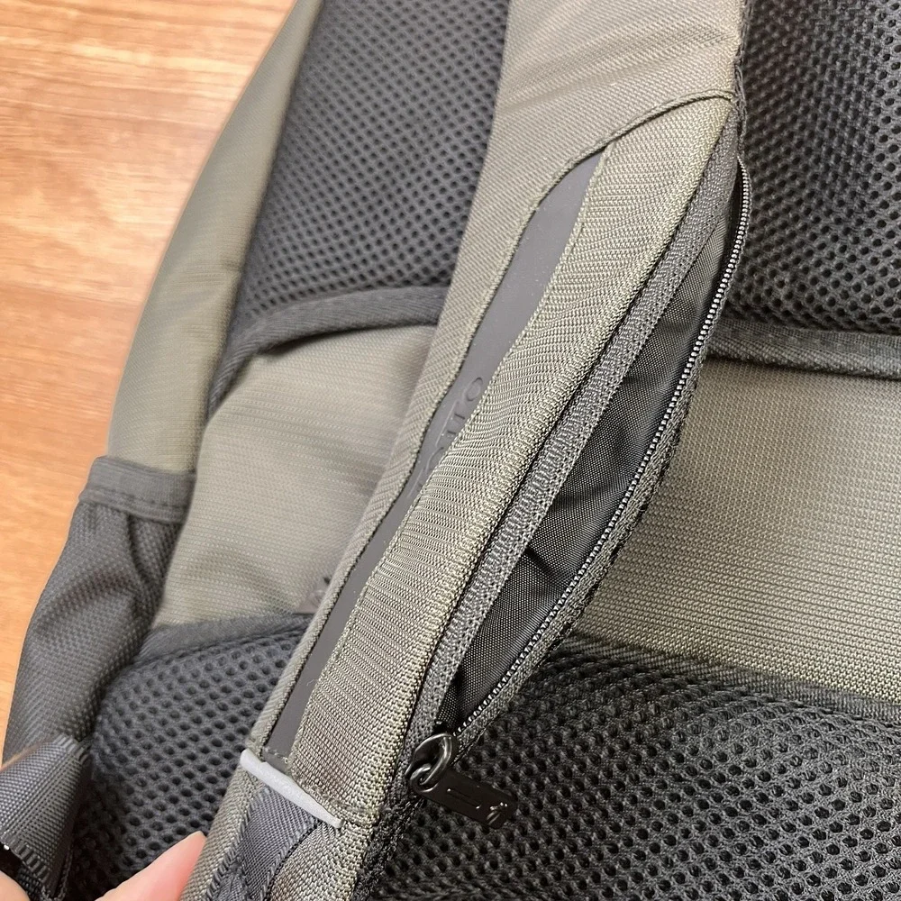 Totto Morral Backpack Tablet Pocket Laptop Pocket Suitcase Strap Olive Green NEW